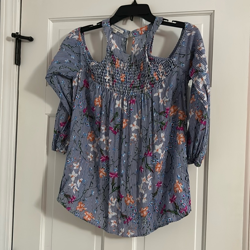Maurice’s, medium, never worn, off the shoulder blouse